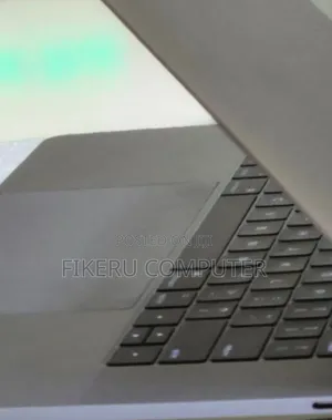 New Laptop Apple MacBook Pro 2017 16GB Intel Core I7 SSD 512GB