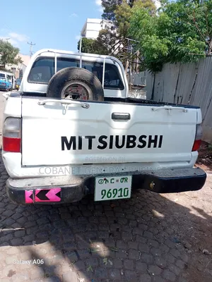 Photo - Mitsubishi L200 2002 White