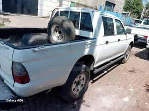 Mitsubishi L200 2002 White