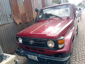 Photo - Toyota Land Cruiser 1998 Red
