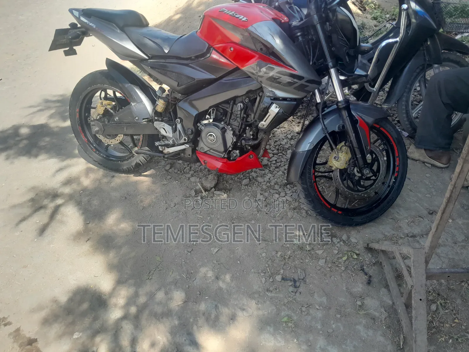 New Bajaj Pulsar RS200 2018 Red