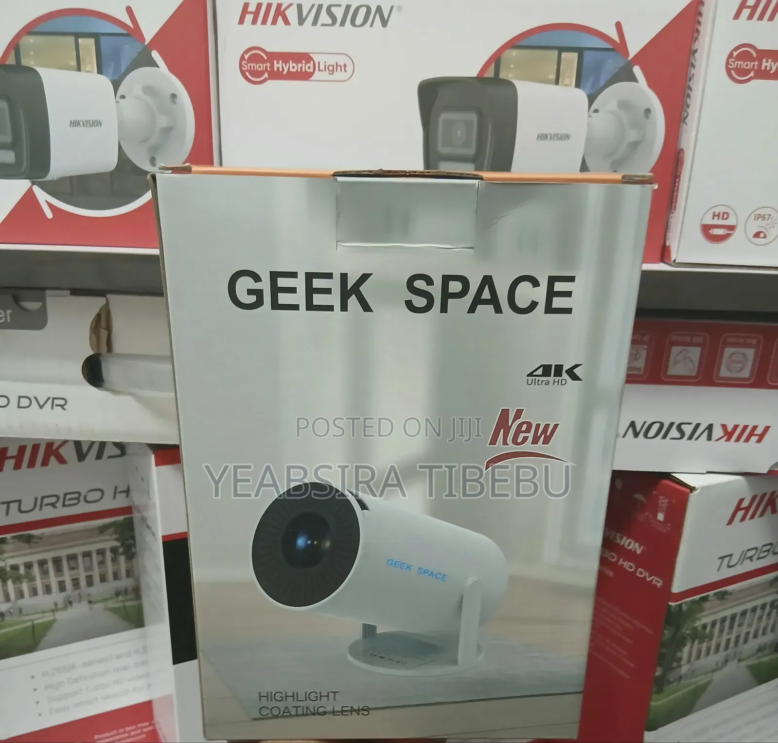 Geek Space Mini Projector