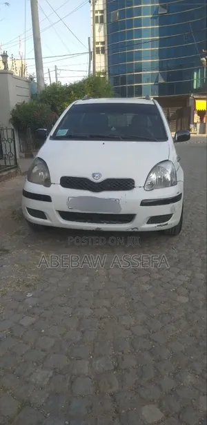 Photo - Toyota Vitz 2004 White