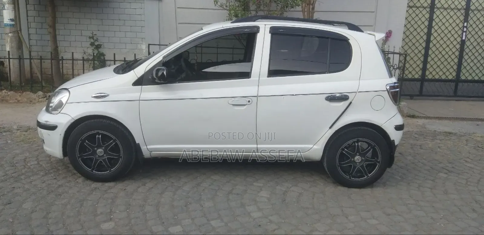 Toyota Vitz 2004 White