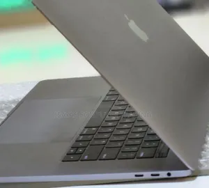 New Laptop Apple MacBook Pro 2017 16GB Intel Core I7 SSD 512GB