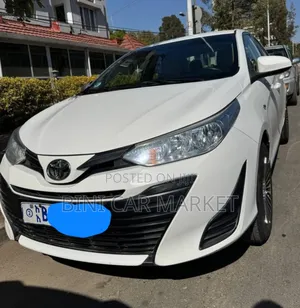 Photo - Toyota Yaris 2020 White