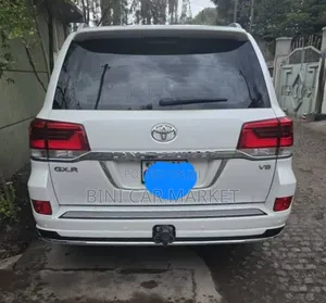 Toyota Land Cruiser 2021 White