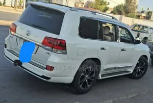 Toyota Land Cruiser 2021 White