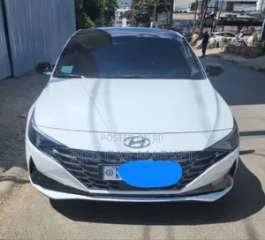 Photo - Hyundai Avante 2021 White
