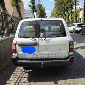 Toyota Land Cruiser 2006 White