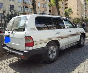 Toyota Land Cruiser 2006 White