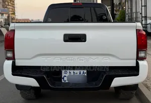 Toyota Tacoma 2018 White