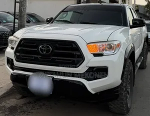 Toyota Tacoma 2018 White