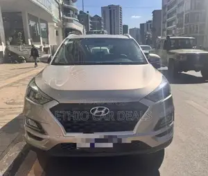Photo - Hyundai Tucson 2019 Gold
