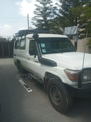 Toyota Land Cruiser 2011 White