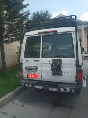 Toyota Land Cruiser 2011 White