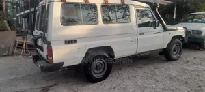 Toyota Land Cruiser 2011 White