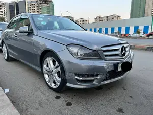 Photo - Mercedes-Benz C200 2012 Gray