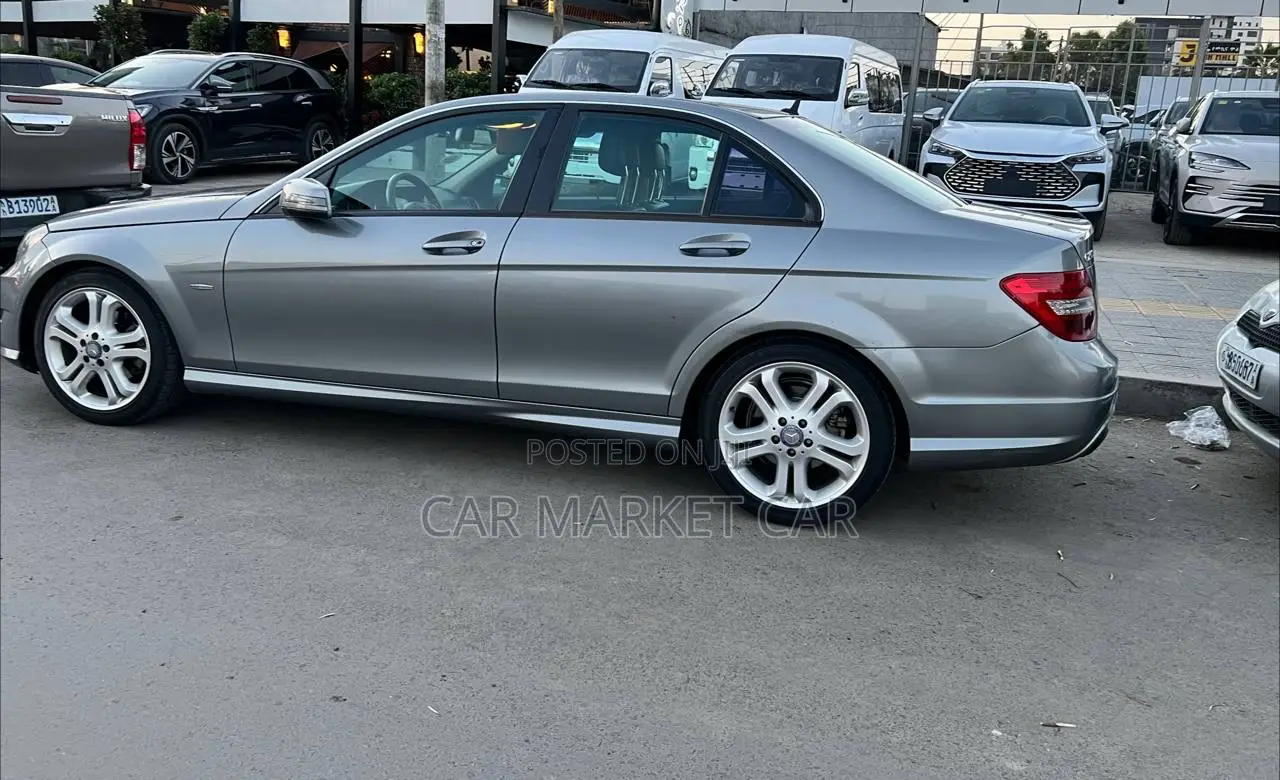 Mercedes-Benz C200 2012 Gray