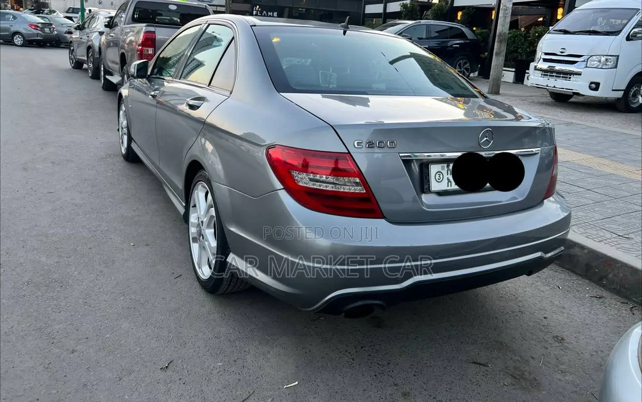 Mercedes-Benz C200 2012 Gray