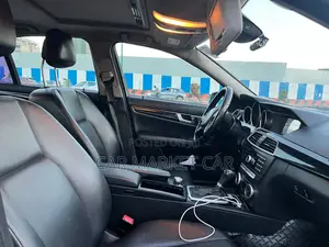 Photo - Mercedes-Benz C200 2012 Gray