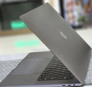 New Laptop Apple MacBook Pro 2017 16GB Intel Core I7 SSD 512GB