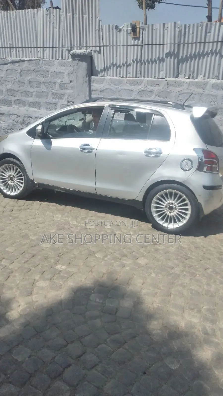 Toyota Vitz 2009 Silver