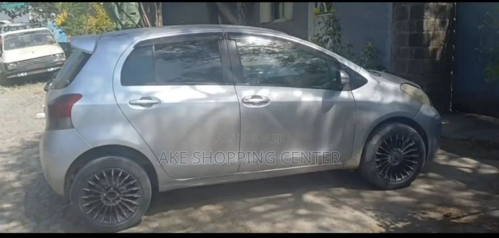Toyota Vitz 2009 Silver