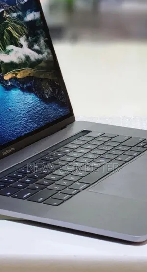 New Laptop Apple MacBook Pro 2017 16GB Intel Core i7 SSD 512GB