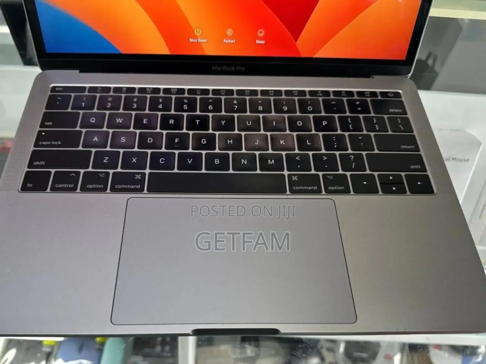 New Laptop Apple MacBook Pro 2017 8GB Intel SSD 512GB