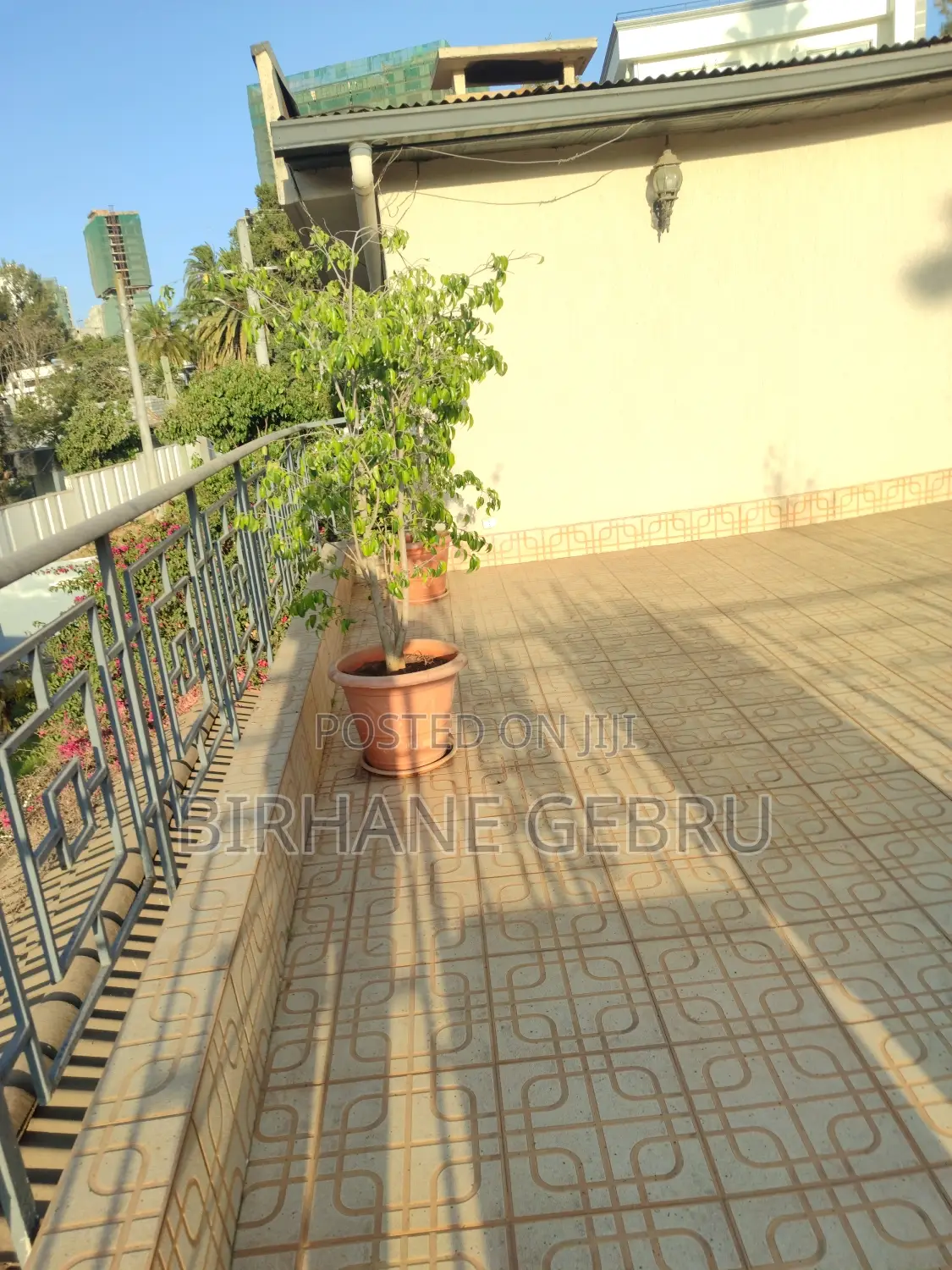 5bdrm House in G+1 House, Bole for rent