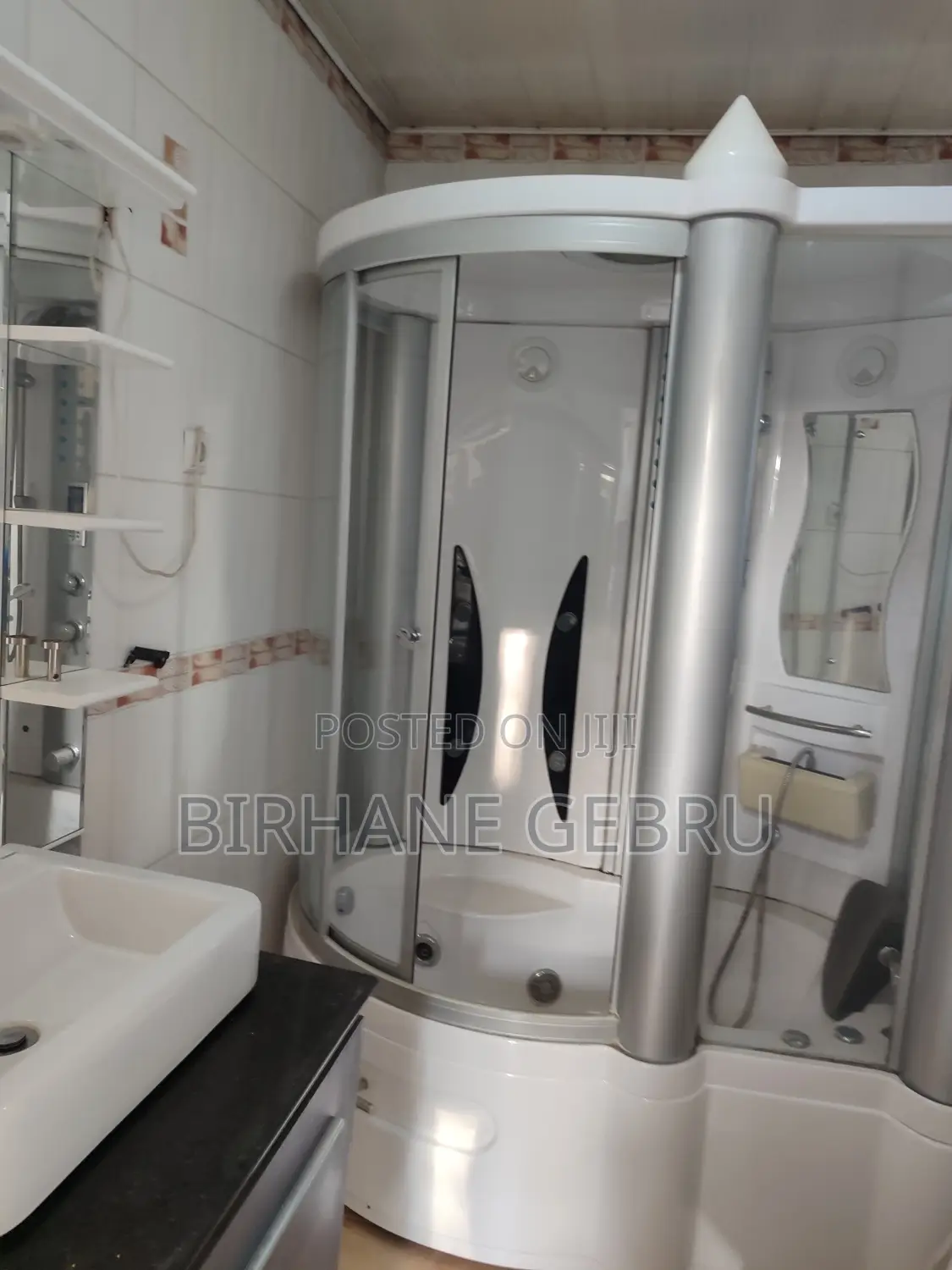 5bdrm House in G+1 House, Bole for rent