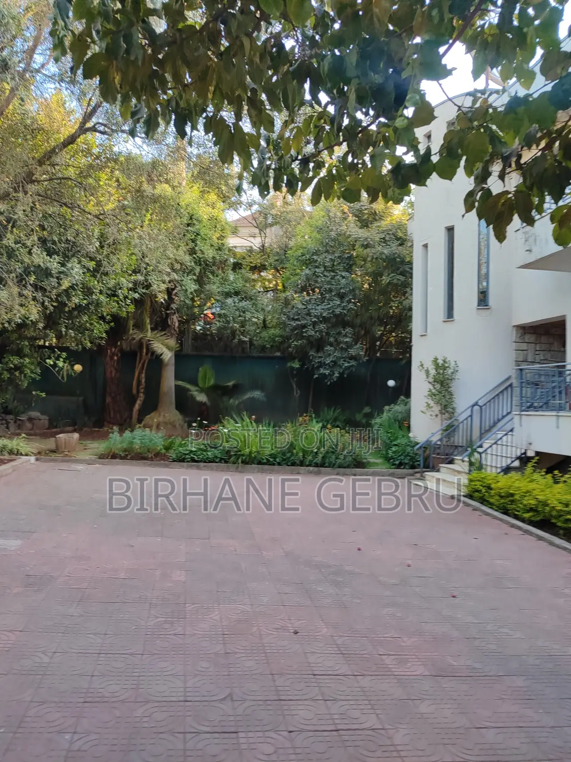 5bdrm House in G+1 House, Bole for rent