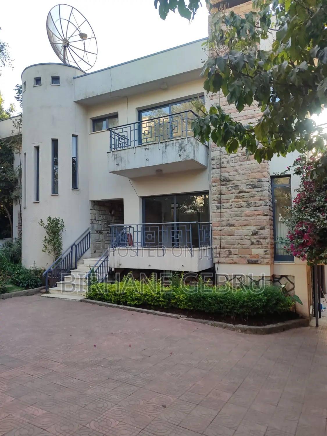 5bdrm House in G+1 House, Bole for rent