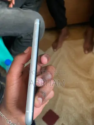 Apple iPhone XR 64 GB White