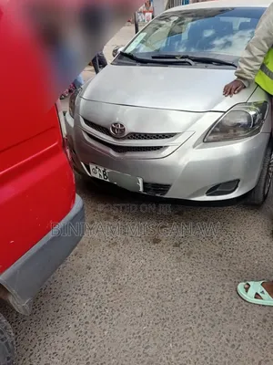 Photo - Toyota Yaris 2009 Silver