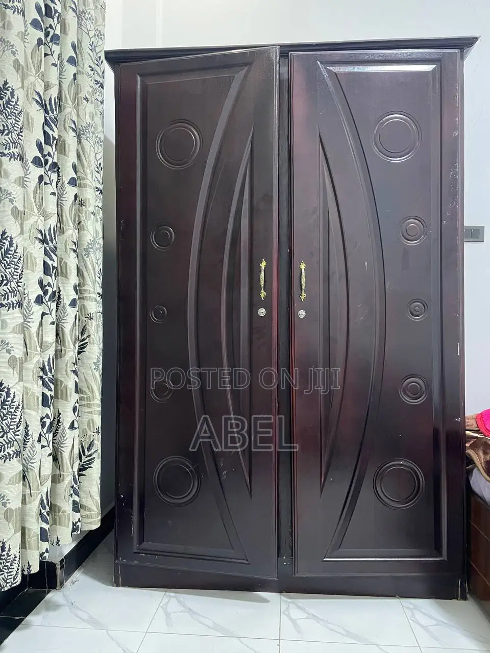 Closet (ቁም ሳጥን)