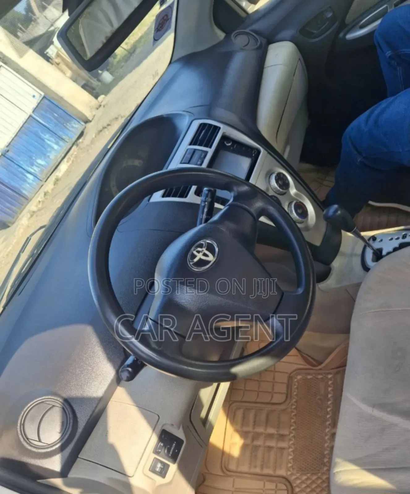 Toyota Yaris 2010 White