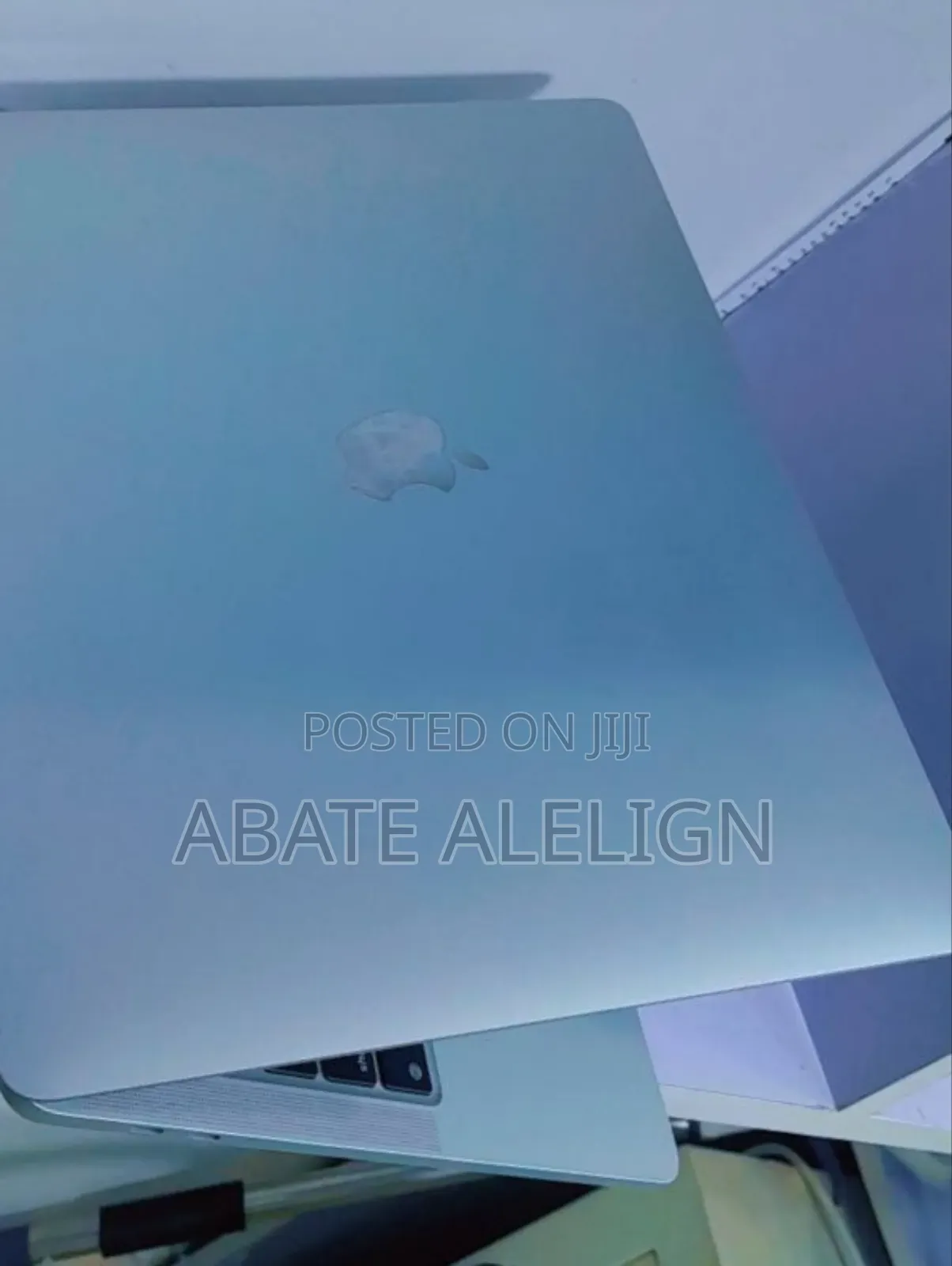 New Laptop Apple MacBook Pro 2022 M2 8GB Apple M2 SSD 256GB