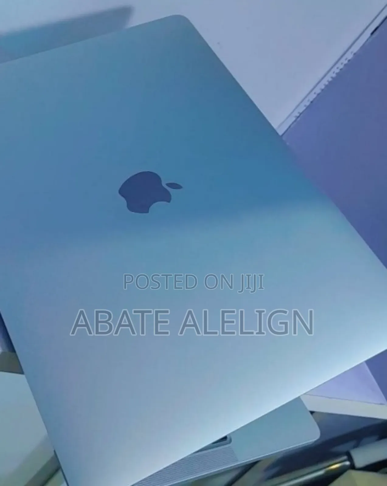 New Laptop Apple MacBook Pro 2022 M2 8GB Apple M2 SSD 256GB