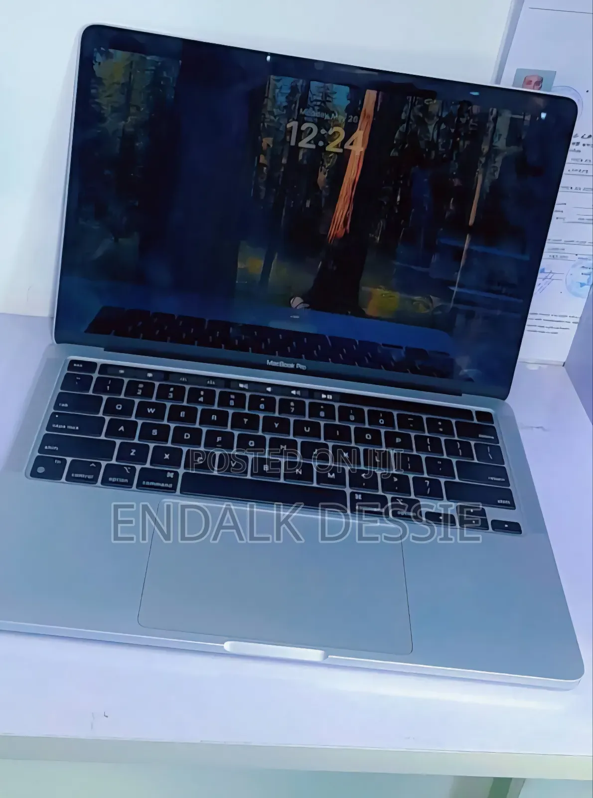 New Laptop Apple MacBook Pro 2022 M2 8GB Apple M2 SSD 256GB