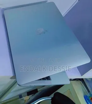 New Laptop Apple MacBook Pro 2022 M2 8GB Apple M2 SSD 256GB