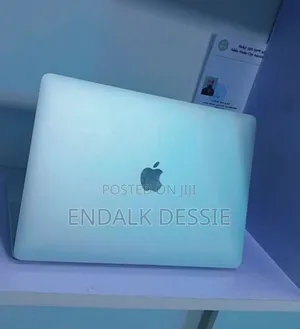 New Laptop Apple MacBook Pro 2022 M2 8GB Apple M2 SSD 256GB