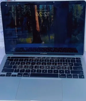 Photo - New Laptop Apple MacBook Air 2022 M2 8GB Intel Core I5 SSD 256GB