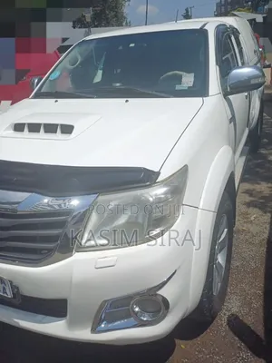 Toyota Hilux 2.5 D-4D 4X4 SRX 2012 White
