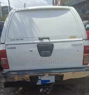 Toyota Hilux 2.5 D-4D 4X4 SRX 2012 White