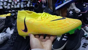 Photo - Nike Phantom Luna Taketa