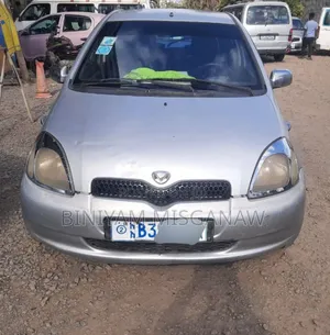Photo - Toyota Vitz 2001 Silver