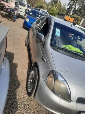 Toyota Vitz 2001 Silver