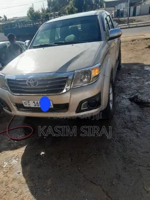 Photo - Toyota Hilux 2.5 D-4D 4X4 SRX 2012 Silver